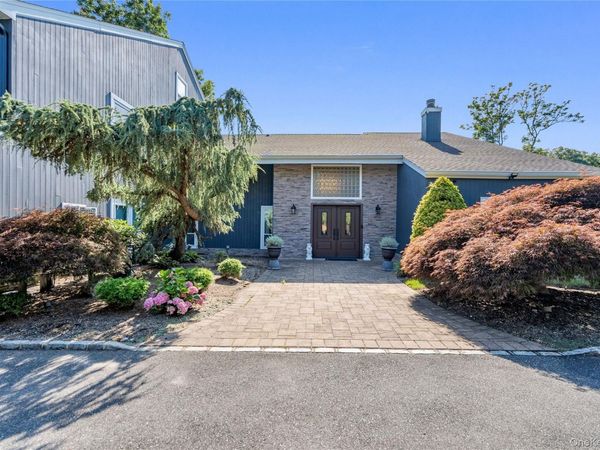 26 Tamara Court , Melville, NY 11747