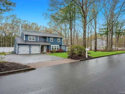 10 Ramblewood Road Ridge, NY 11961