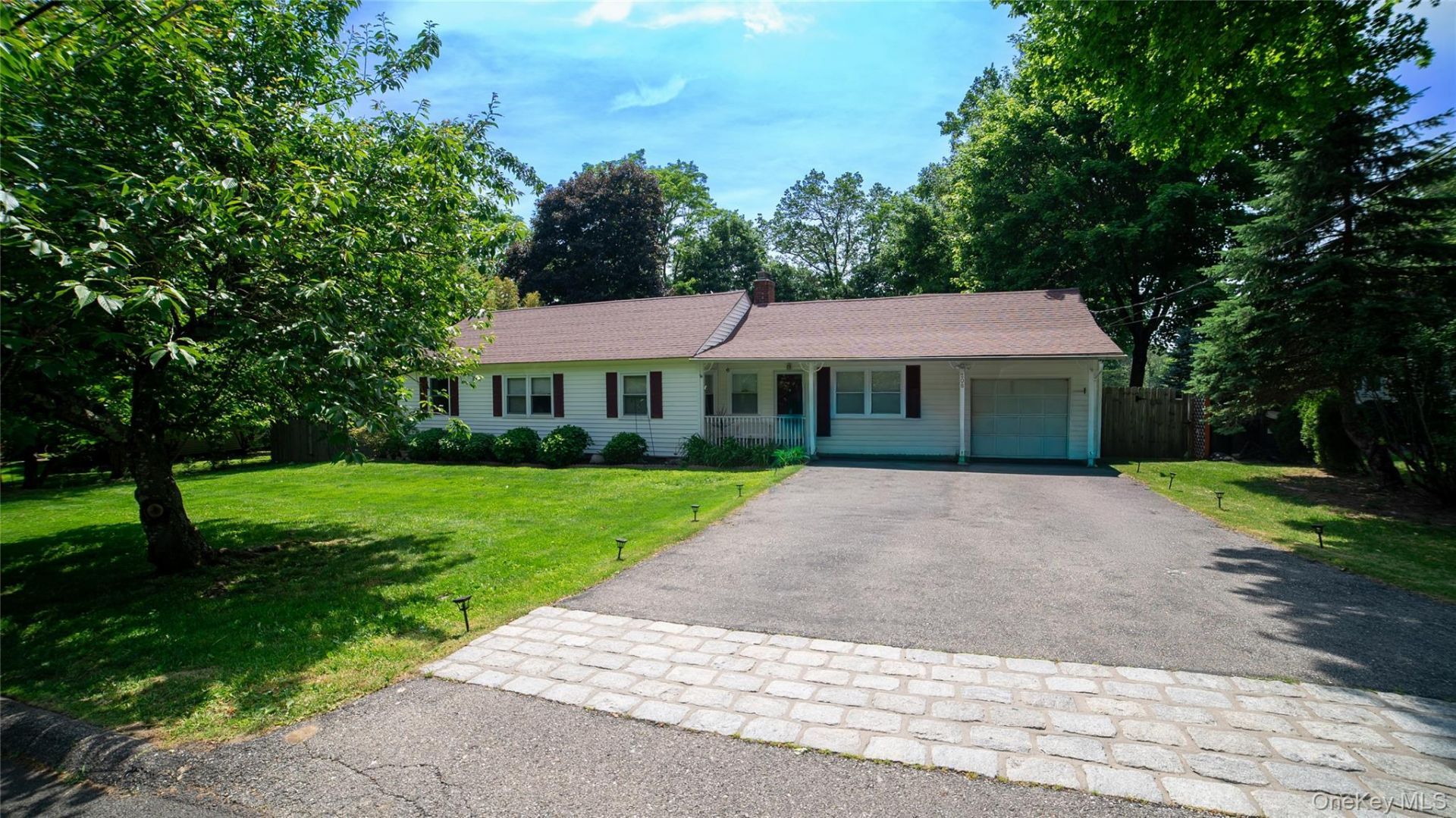 208 Woodhampton Drive, White Plains, NY 10603 Main Photo