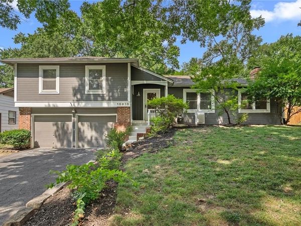 10810 Oak Street, Kansas City, MO 64114