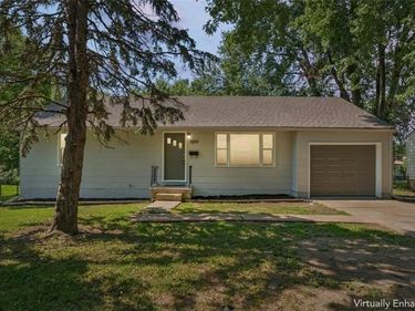1211 NE 67th Place, Gladstone, MO 64118