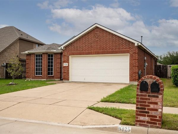 9125 Vineyard Lane , Fort Worth, TX 76123