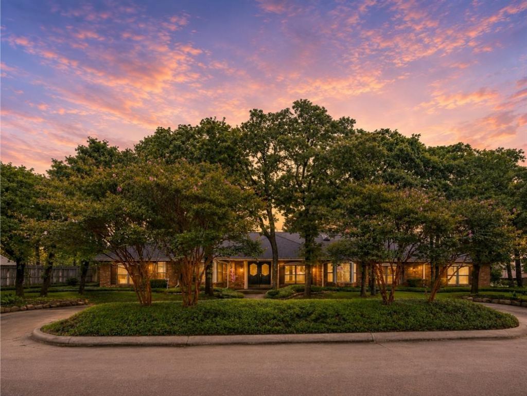 2 Lake Forest Drive, Trophy Club, TX 76262 Main Photo