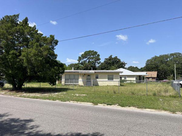 122 Thornhill Road, Fort Walton Beach, FL 32547