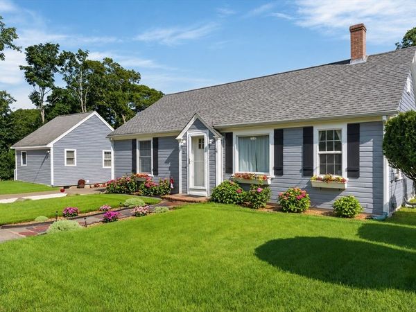 21 W Spring St, Tisbury, MA 02568