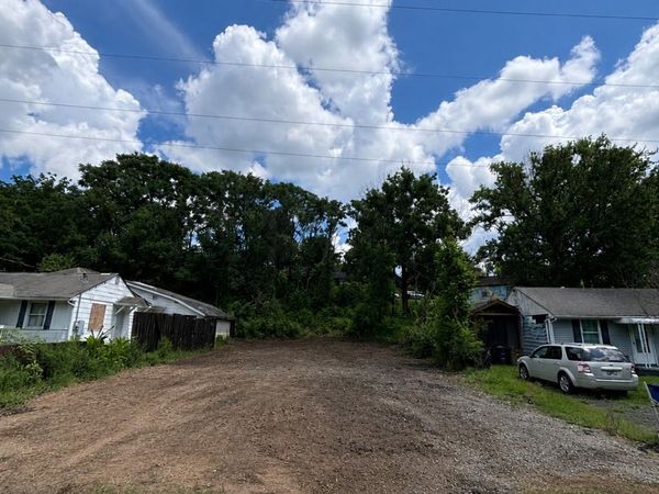 513 Village Ct , Nashville, TN 37206