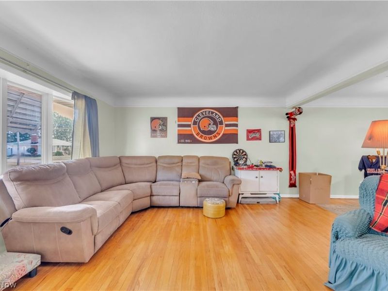 9560 Reichert Road, Parma, OH 44130 Photo 3
