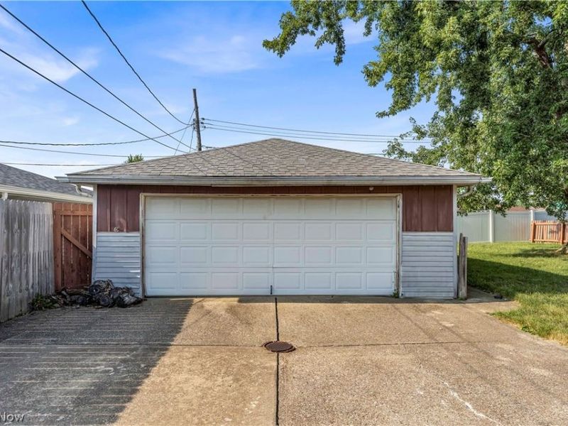9560 Reichert Road, Parma, OH 44130 Photo 32