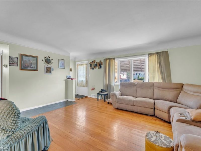 9560 Reichert Road, Parma, OH 44130 Photo 4