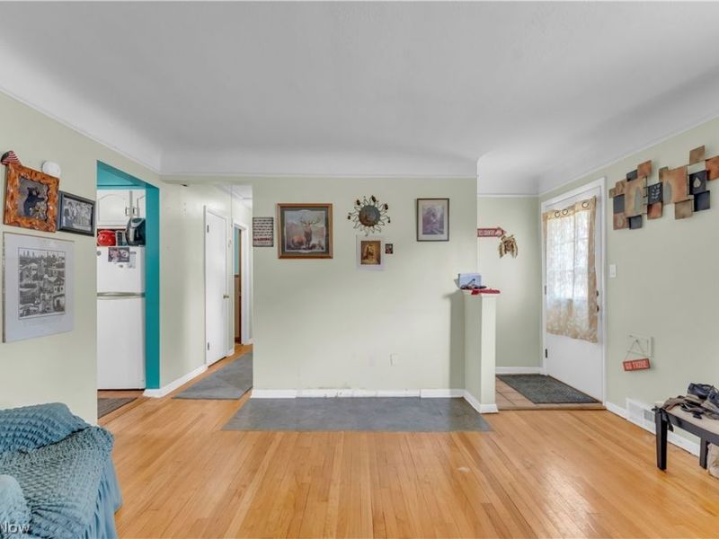 9560 Reichert Road, Parma, OH 44130 Photo 5