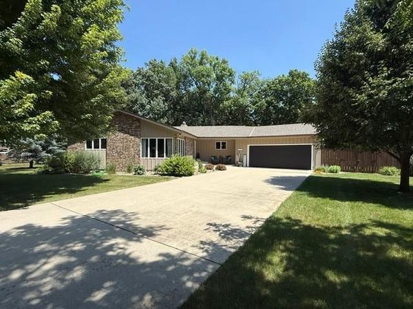 104 Cedar Point , Redwood Falls, MN 56283