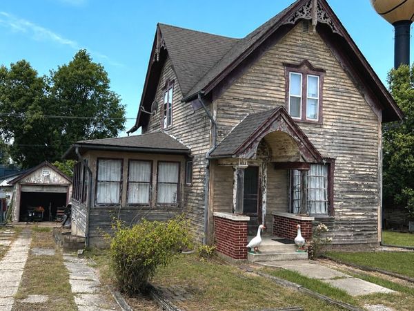 9905 Main Street, Hebron, IL 60034