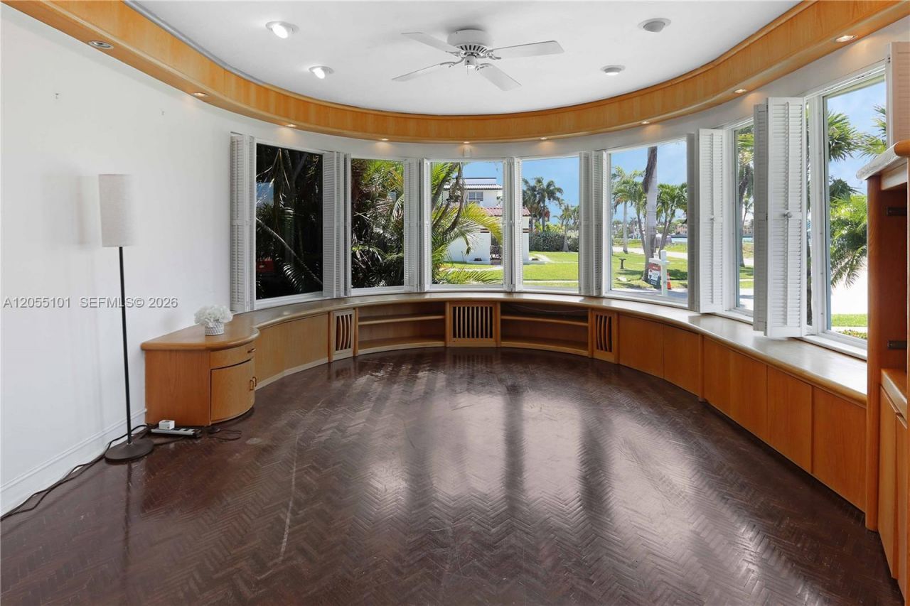 803 N Southlake Dr, Hollywood, FL 33019 Photo