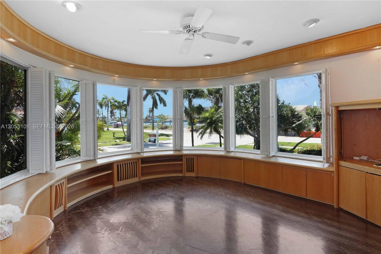 803 N Southlake Dr, Hollywood, FL 33019 Photo