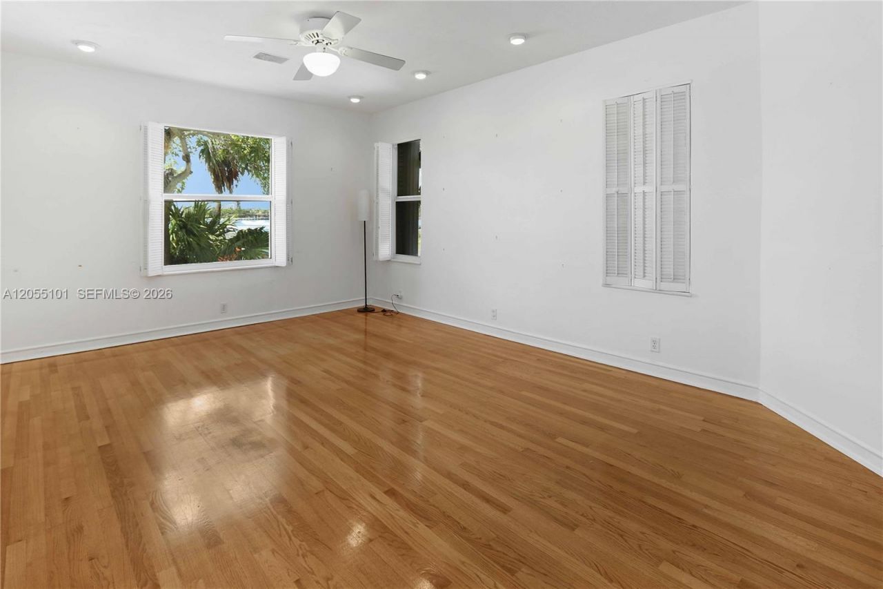803 N Southlake Dr, Hollywood, FL 33019 Photo