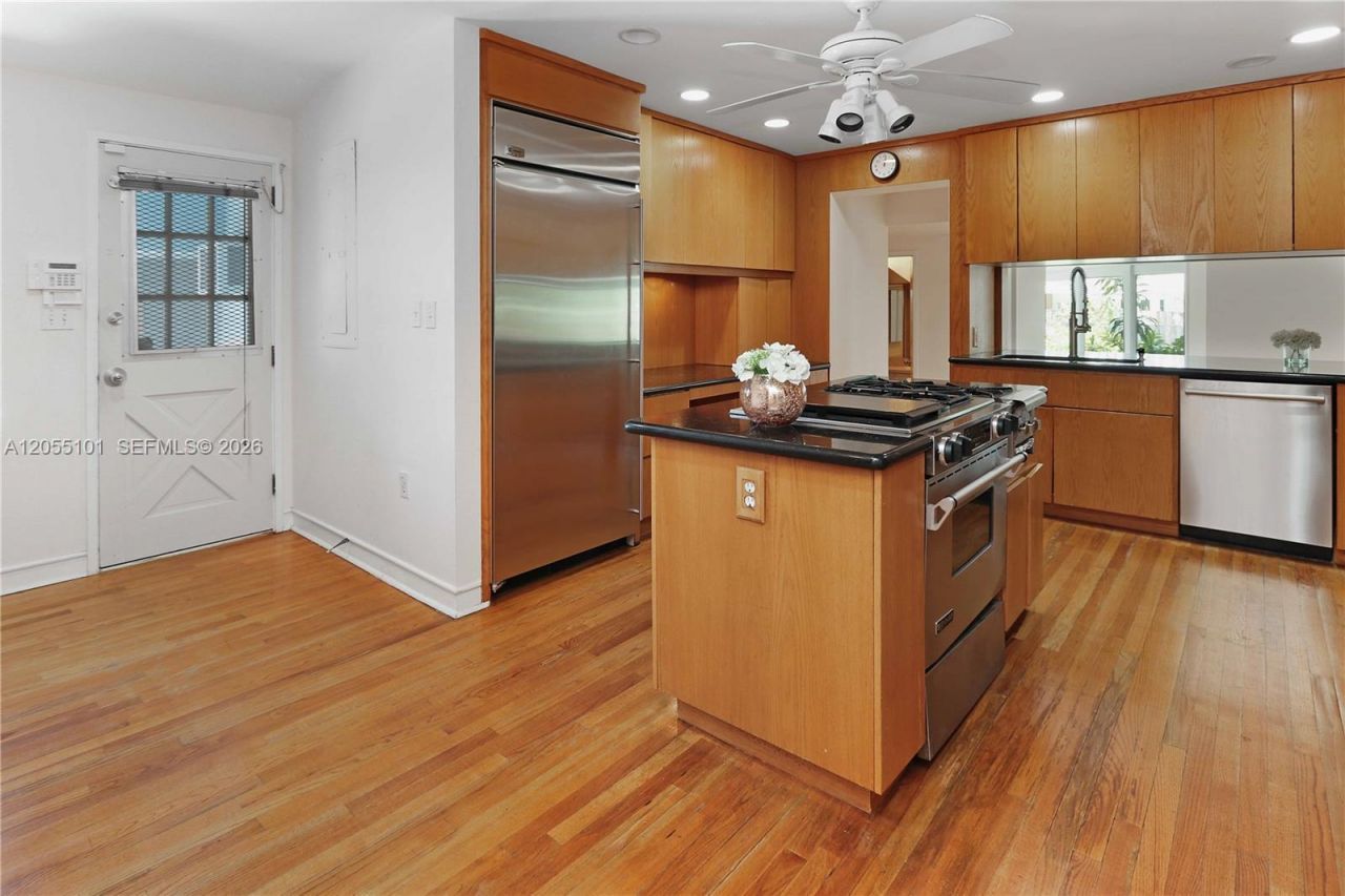 803 N Southlake Dr, Hollywood, FL 33019 Photo