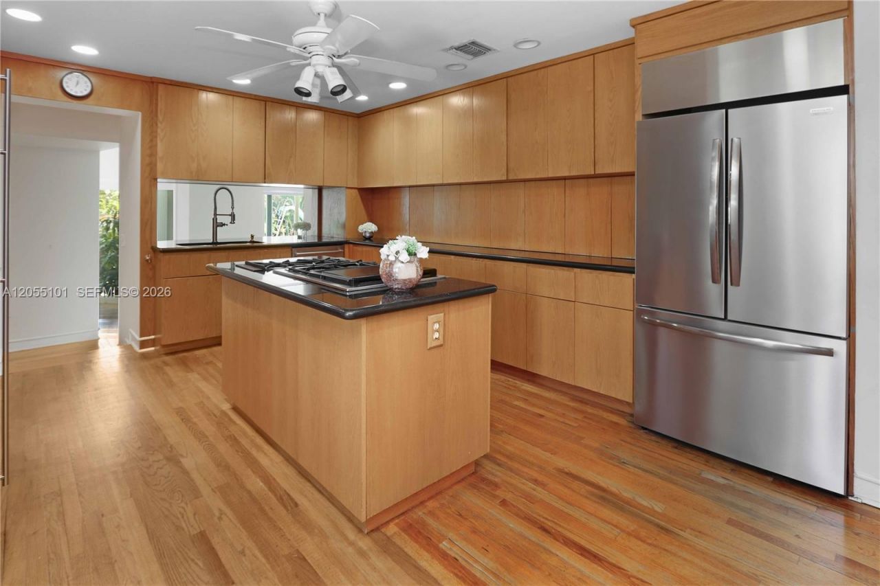 803 N Southlake Dr, Hollywood, FL 33019 Photo