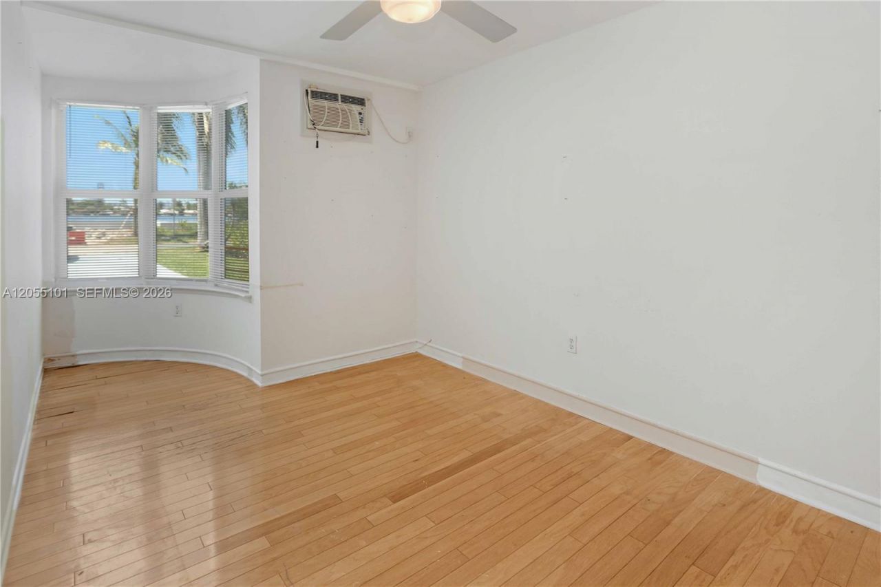 803 N Southlake Dr, Hollywood, FL 33019 Photo