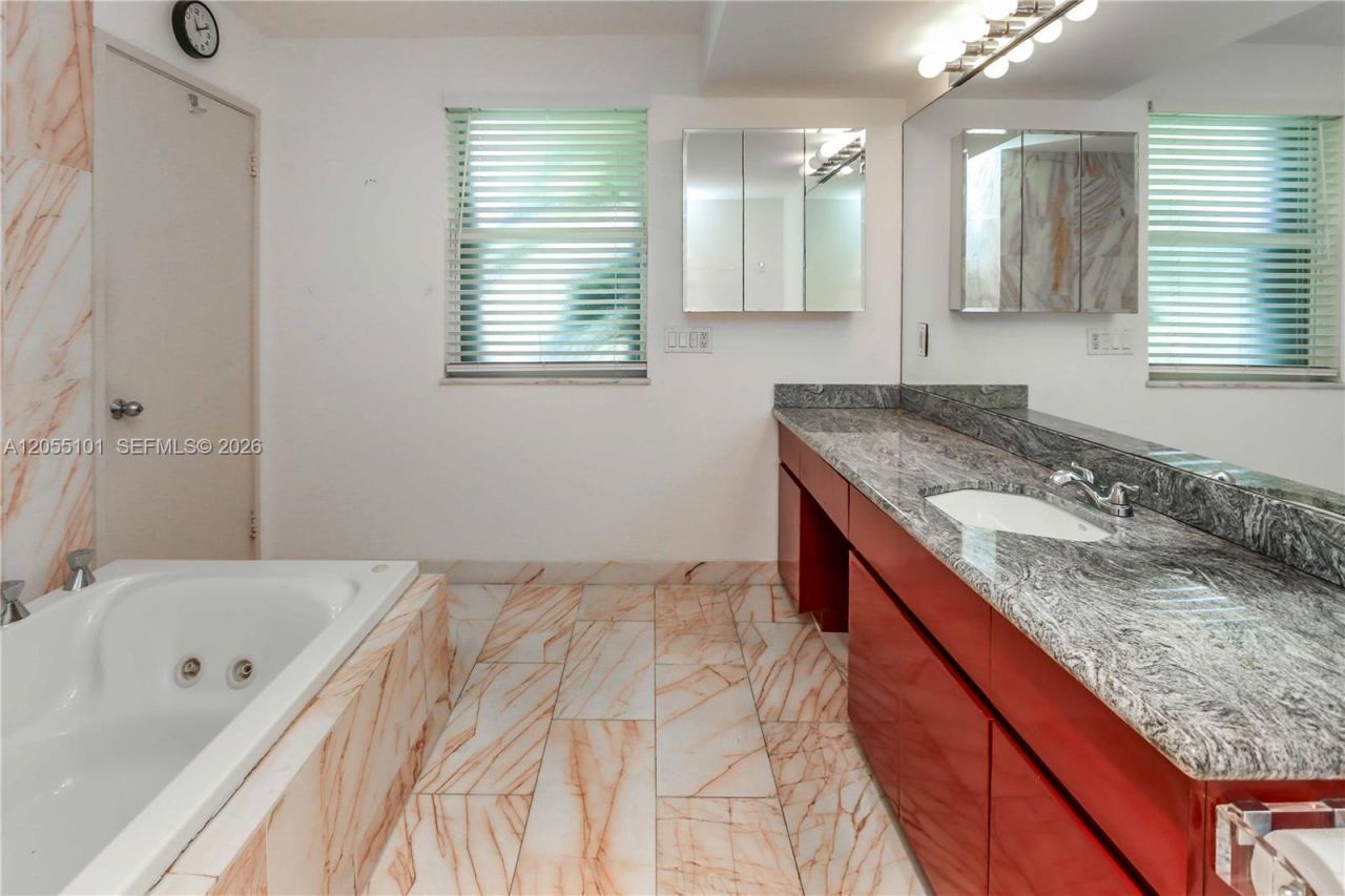 803 N Southlake Dr, Hollywood, FL 33019 Photo