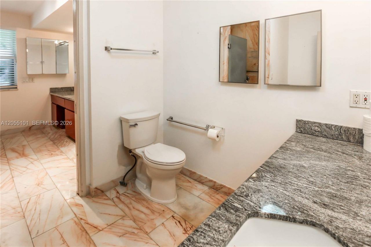 803 N Southlake Dr, Hollywood, FL 33019 Photo