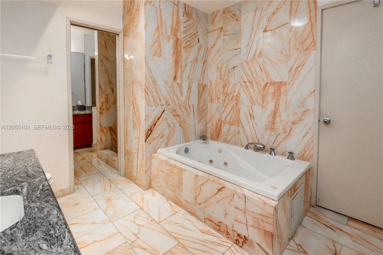 803 N Southlake Dr, Hollywood, FL 33019 Photo