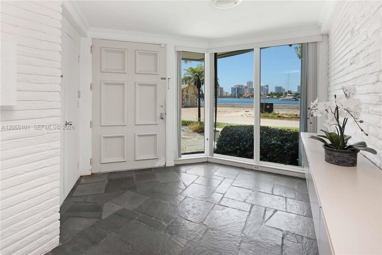 803 N Southlake Dr, Hollywood, FL 33019 Photo