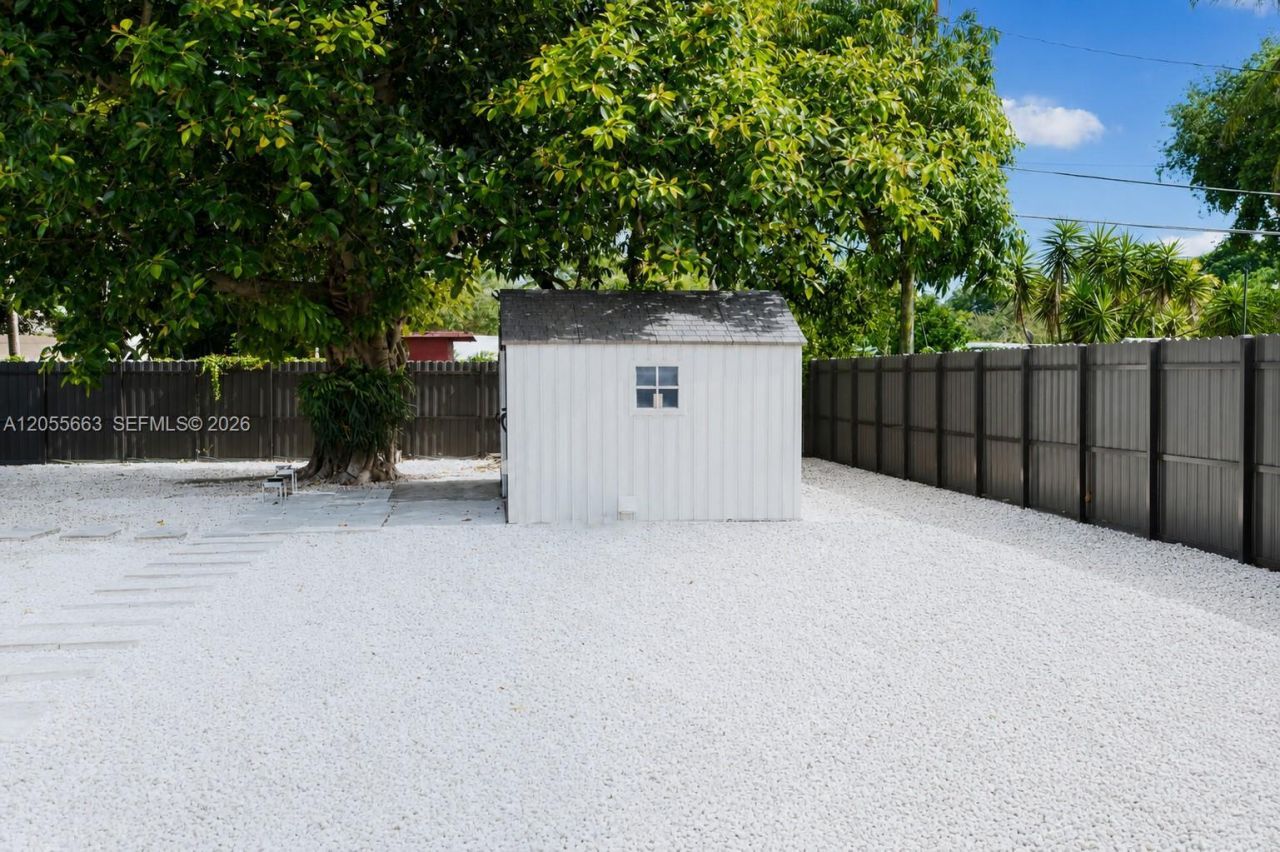 1220 NW 125th St, North Miami, FL 33167 Photo