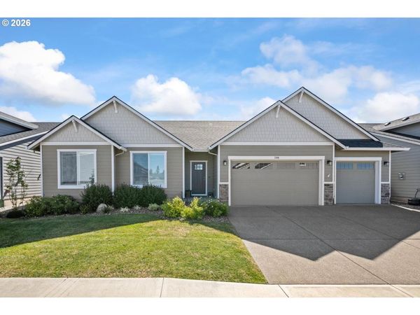 390 S 8TH ST, Carlton, OR 97111