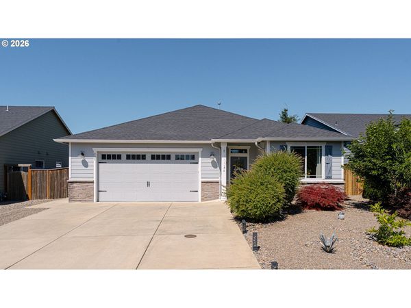 301 SW APPLEGATE TRAIL DR, Dallas, OR 97338
