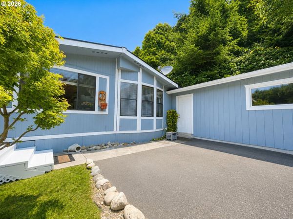 16219 LOWER HARBOR RD, Unit #16, Brookings, OR 97415