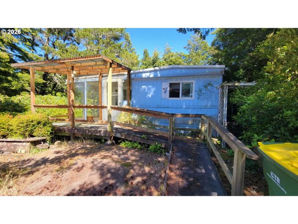 1600 RHODODENDRON DR, Unit 24, Florence, OR 97439