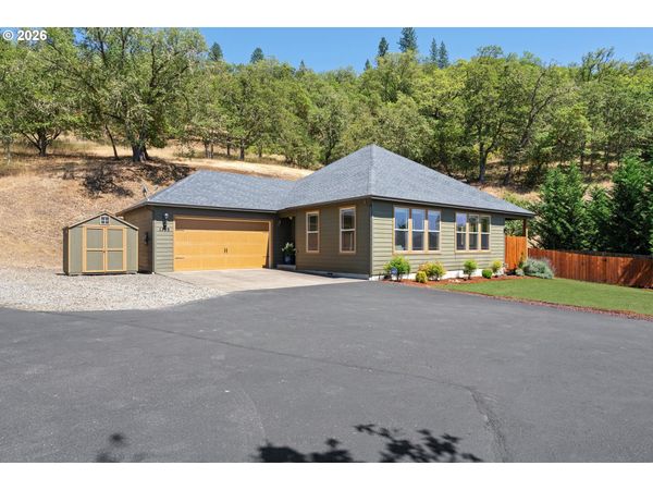 1795 NE ROCKY DR, Roseburg, OR 97470