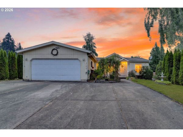 1837 WOODLAND AVE, Woodburn, OR 97071