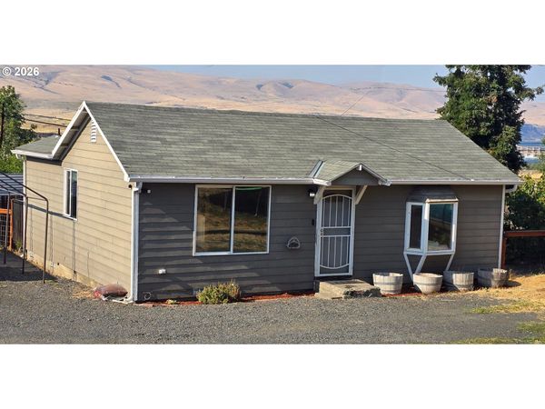 2001 E 10TH ST, The Dalles, OR 97058