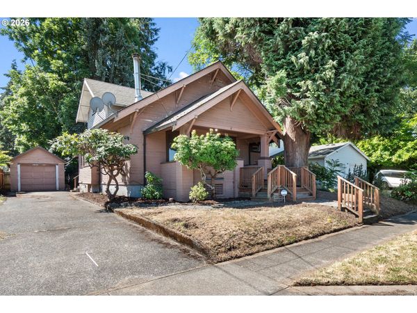 225 W ARLINGTON ST, Gladstone, OR 97027