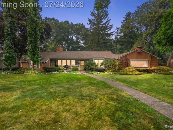 4170 Sandy Lane, Bloomfield Hills, MI 48301