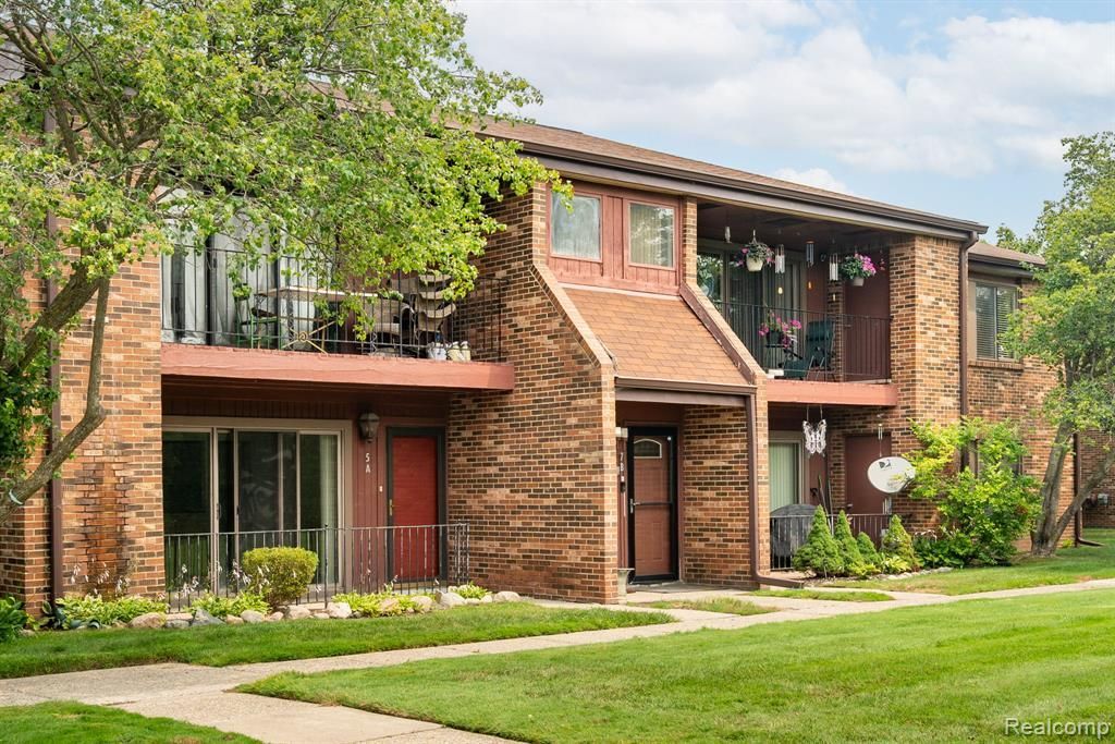 23788 Village House Drive N, Southfield, MI 48033 Main Photo