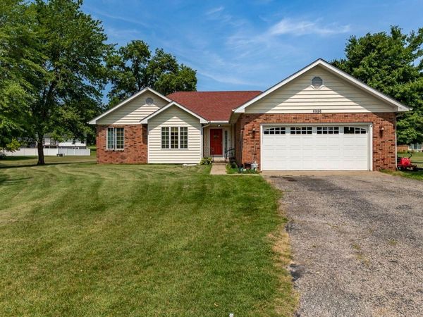 6996 Prairieview Court, DeMotte, IN 46310