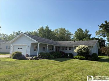 14 Sunset Drive, Fredonia, NY 14063