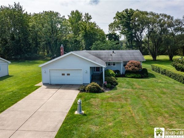14 Sunset Drive, Fredonia, NY 14063