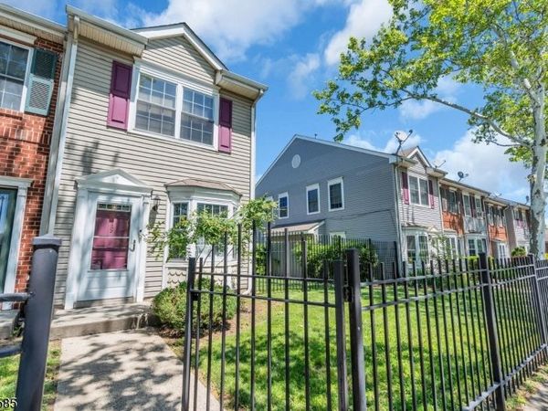 19 Clarion Ln, Newark, NJ 07103
