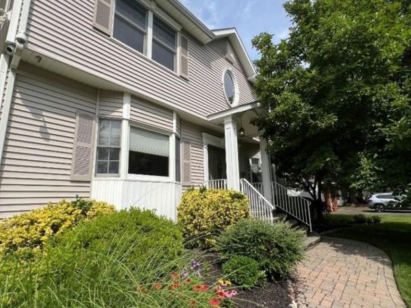 41 Circle Dr, Paramus, NJ 07652