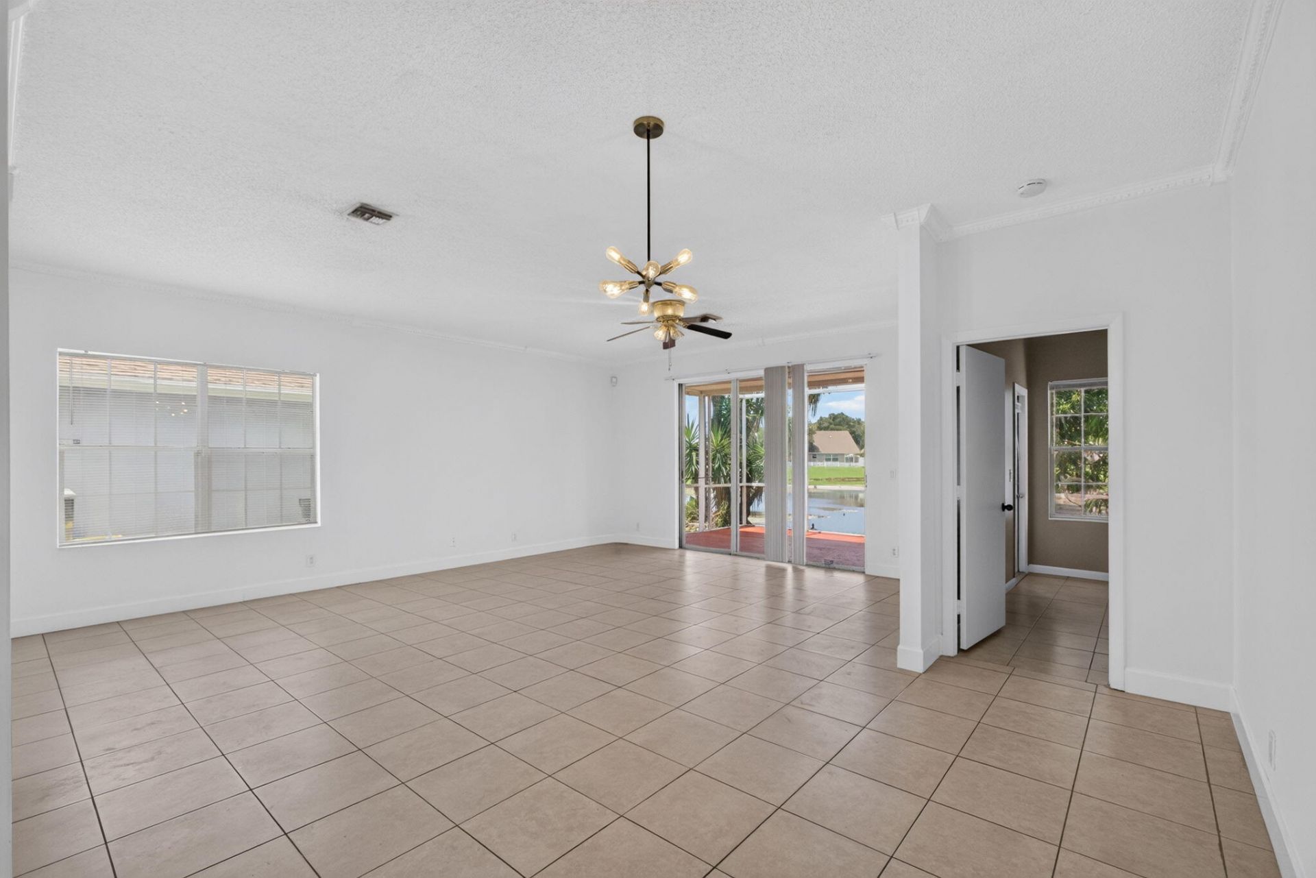 3871 Circle Lake Drive, West Palm Beach, FL 33417 Photo