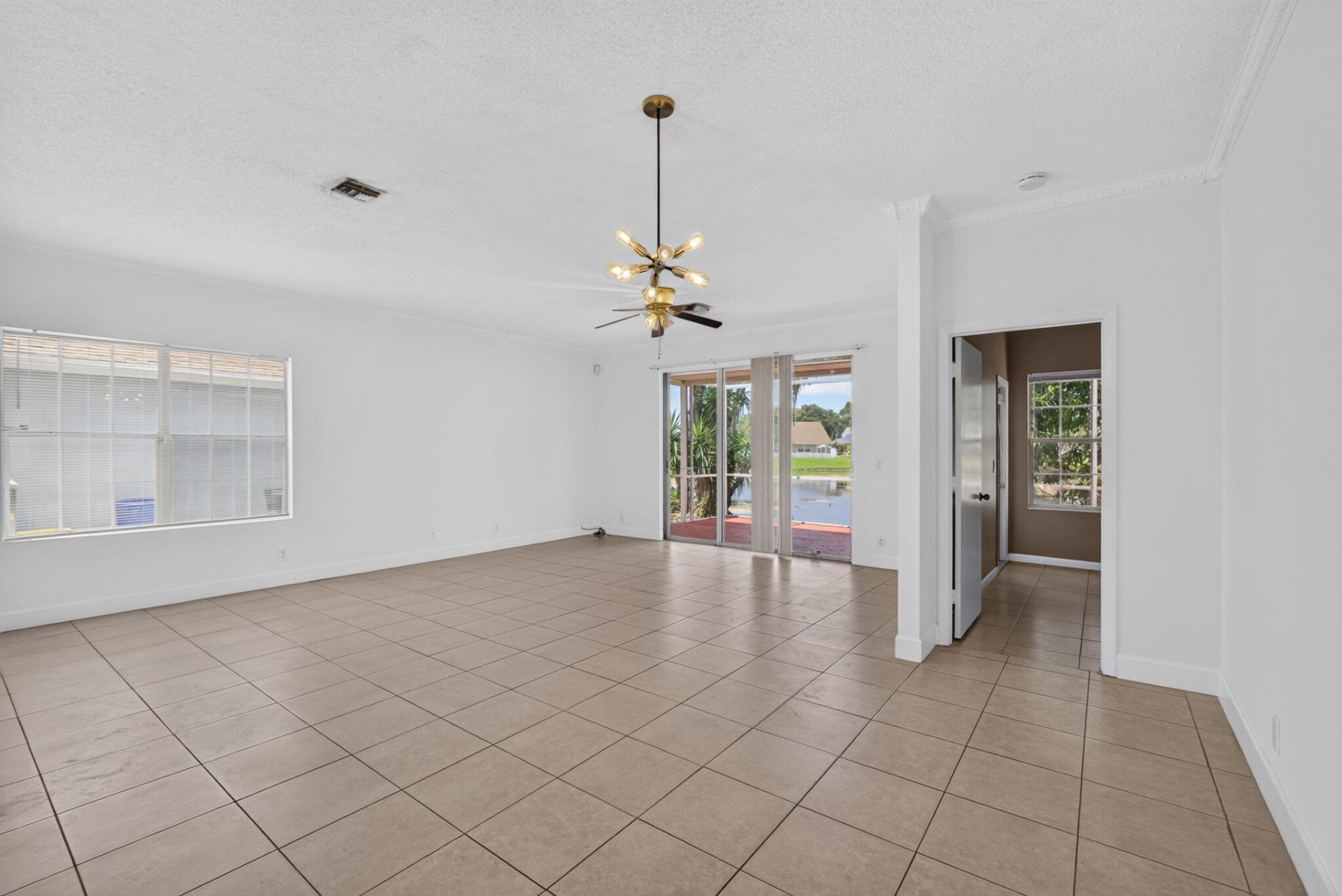 3871 Circle Lake Drive, West Palm Beach, FL 33417 Photo