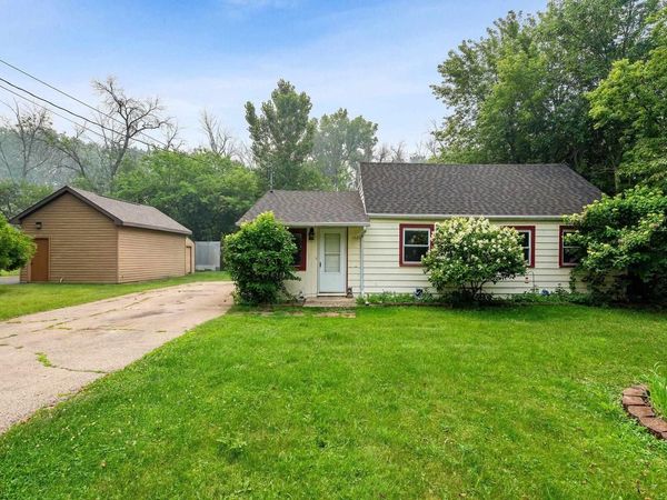 1221 MANITOWOC ROAD, Menasha, WI 54952