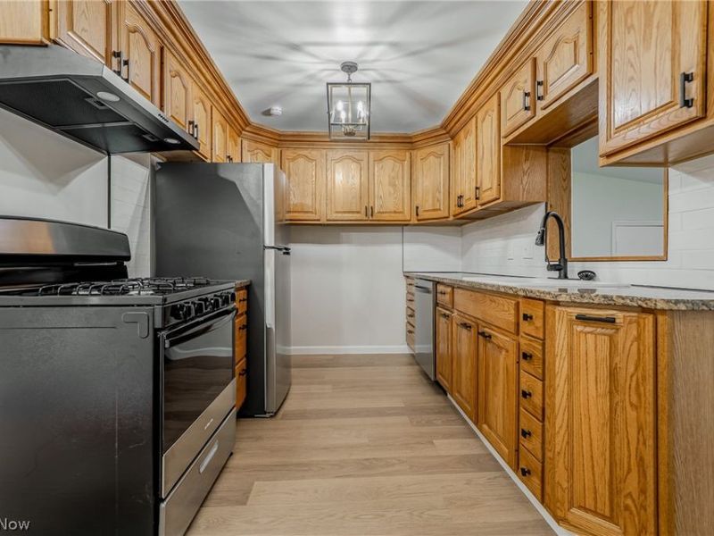 3737 Walter Road, North Olmsted, OH 44070 Photo 4