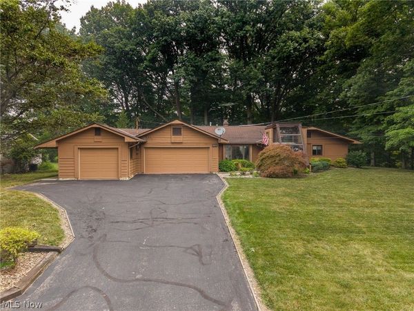 662 Barrett Road , Berea, OH 44017