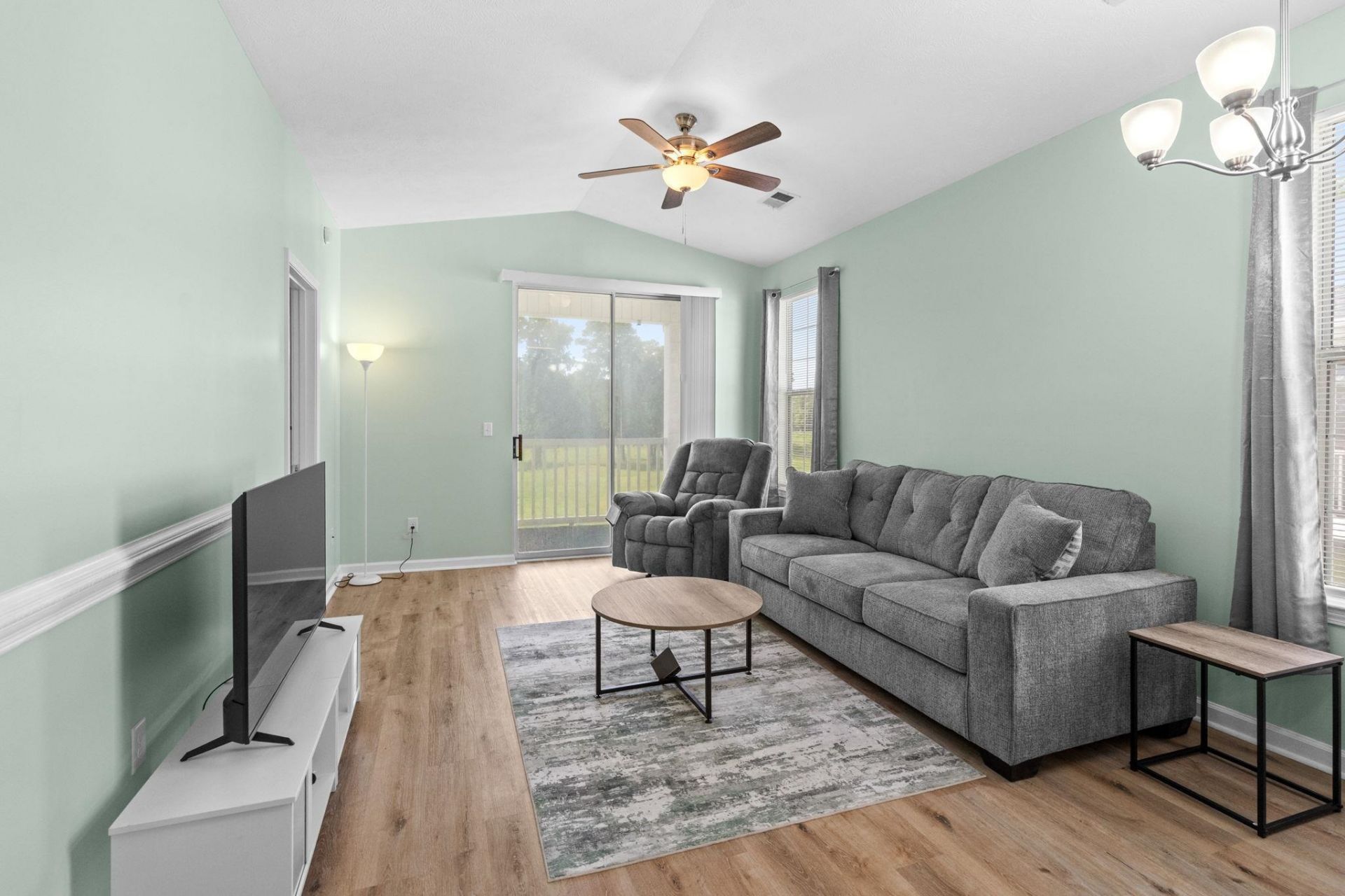 488 River Oaks Dr.  Photo 4