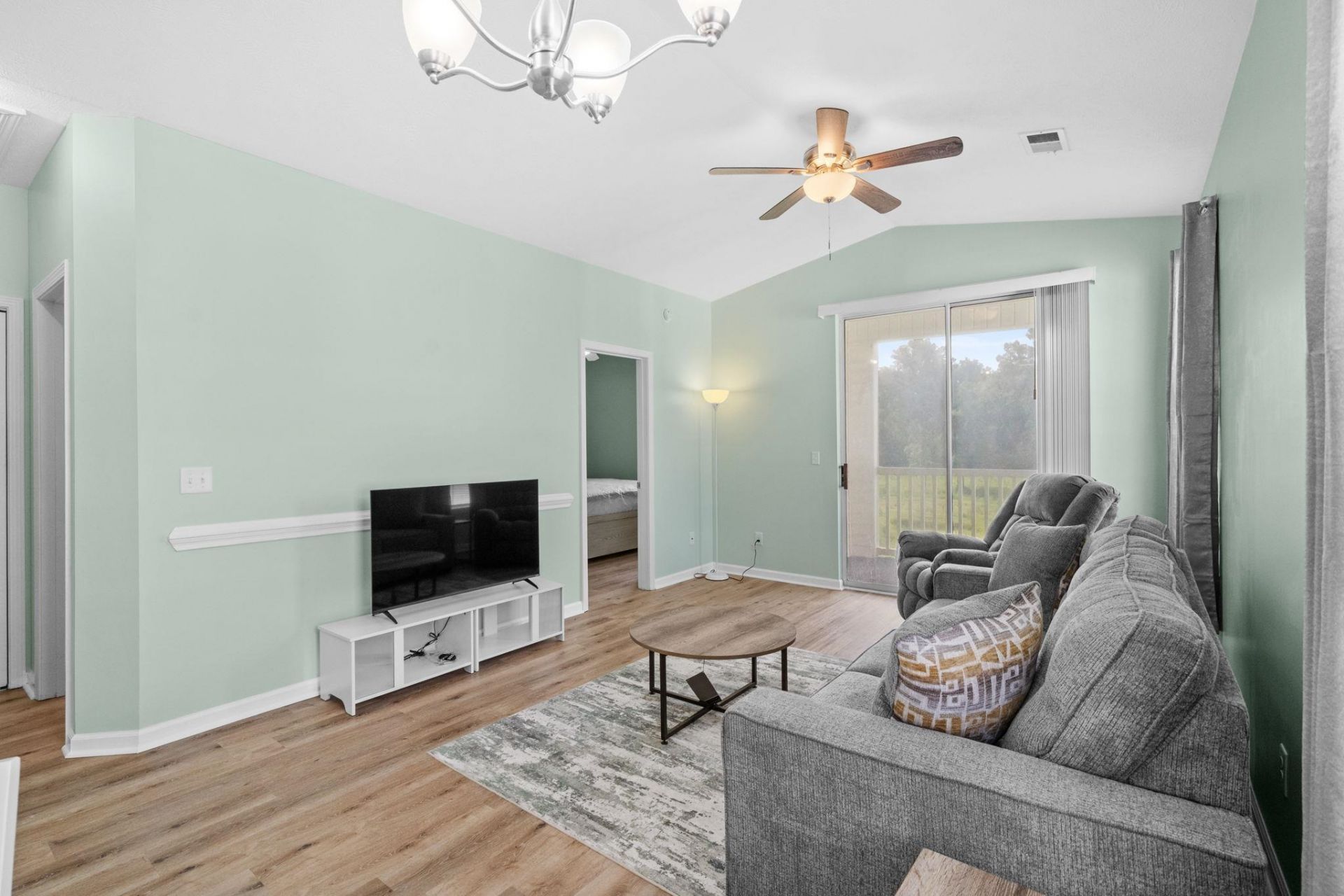 488 River Oaks Dr.  Photo 5