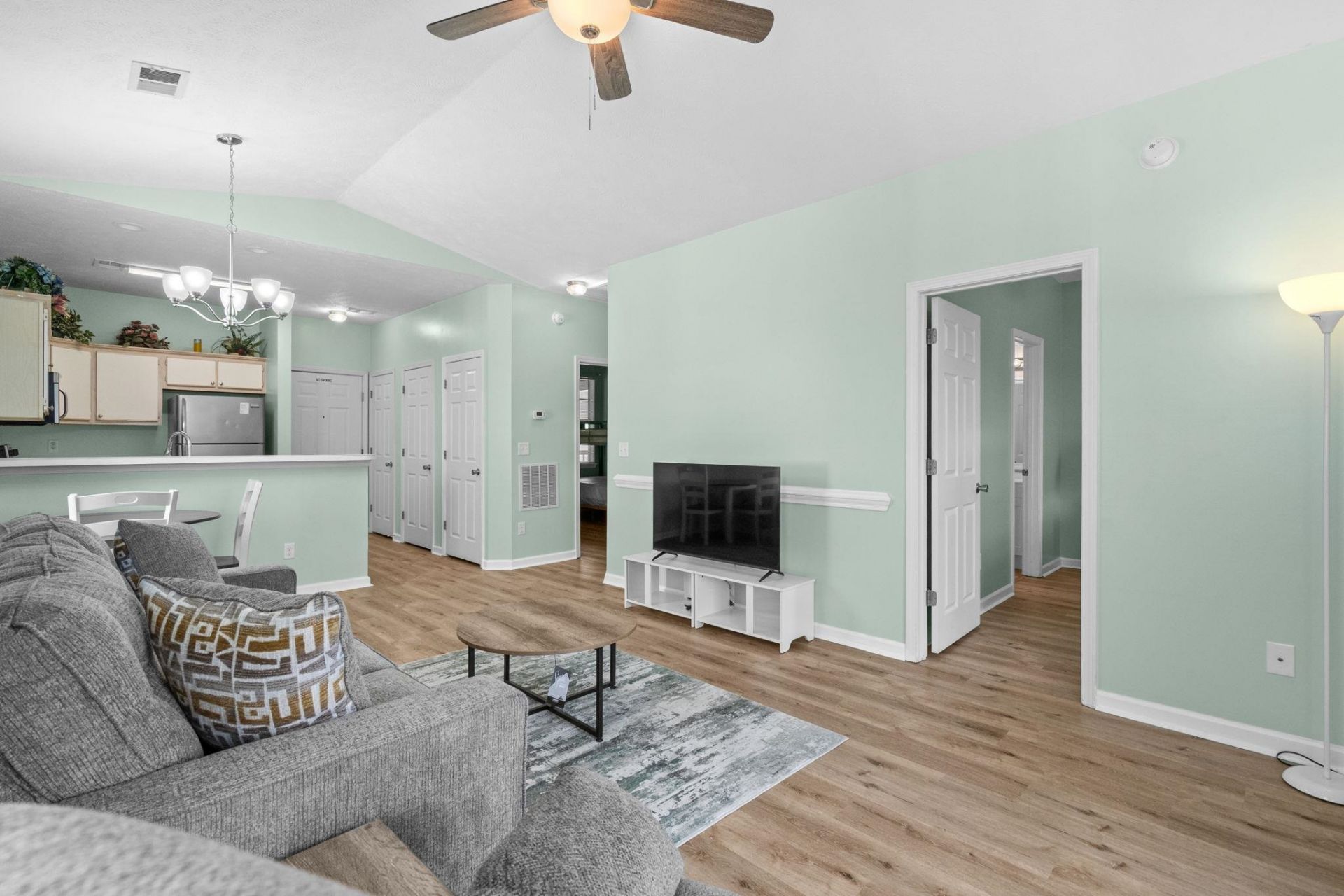 488 River Oaks Dr.  Photo 6